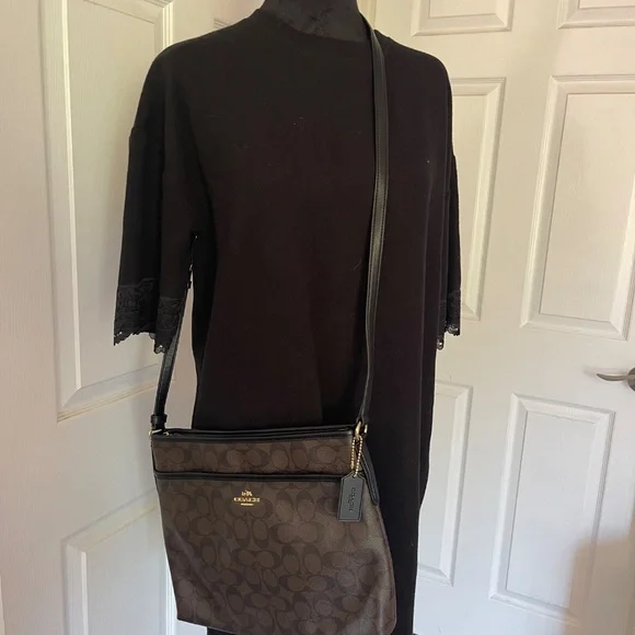 Coach Messenger Crossbody Purse - Picture 7 of 8